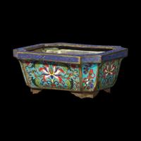 A Chinese Cloisonne Enamel Small Jardinière, Possibly 18th/19th Century 或为清中期 掐丝珐琅西番蓮紋四方花盆