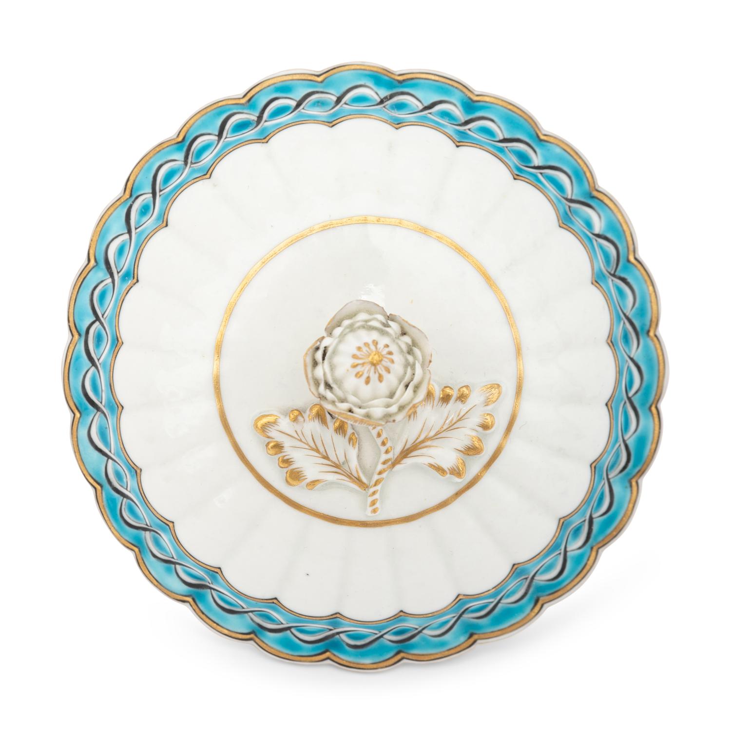A Worcester Porcelain Covered Sugar Bowl
