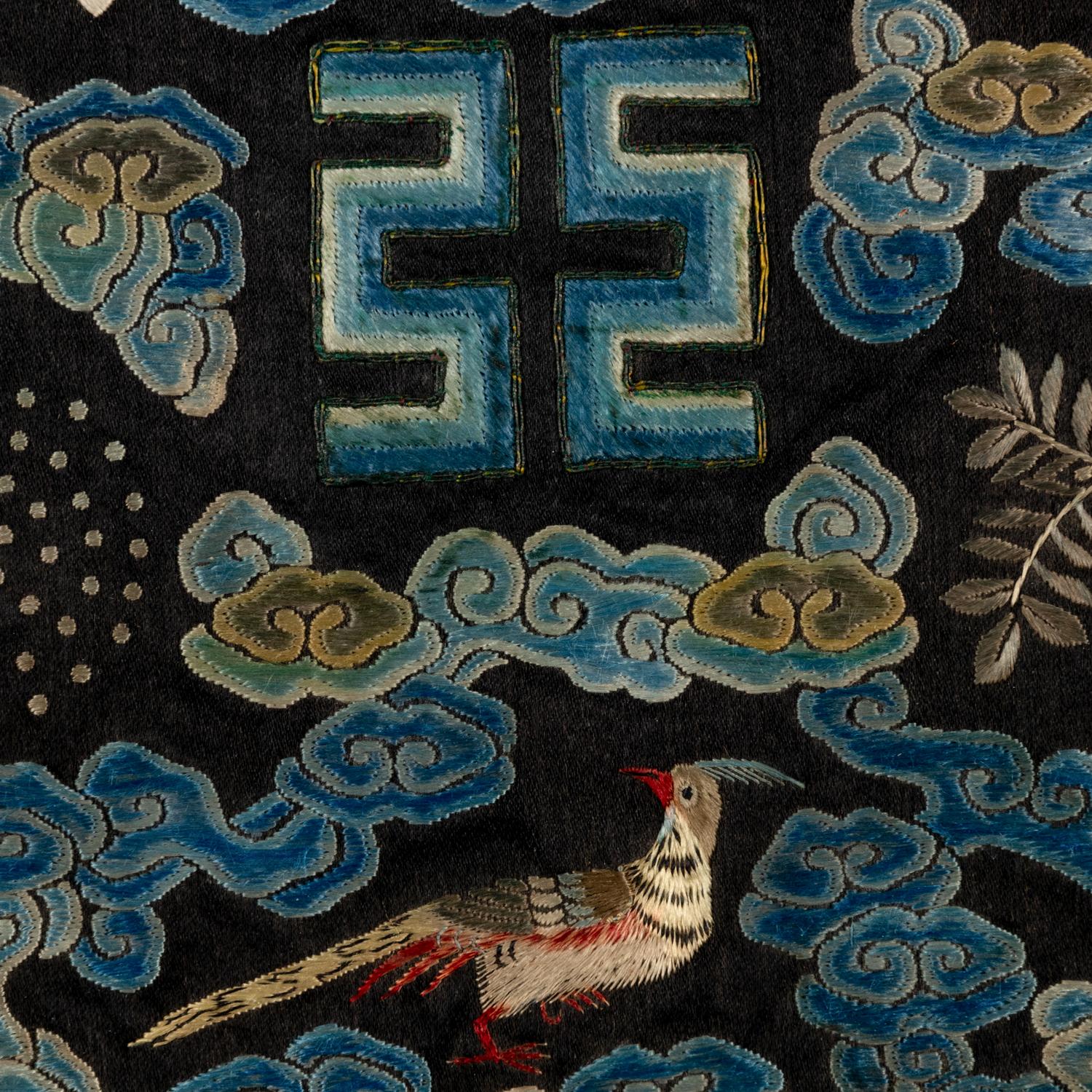A Chinese Black Ground Embroidered Silk Roundel, Republican Period 民國 仿官補子綉片
