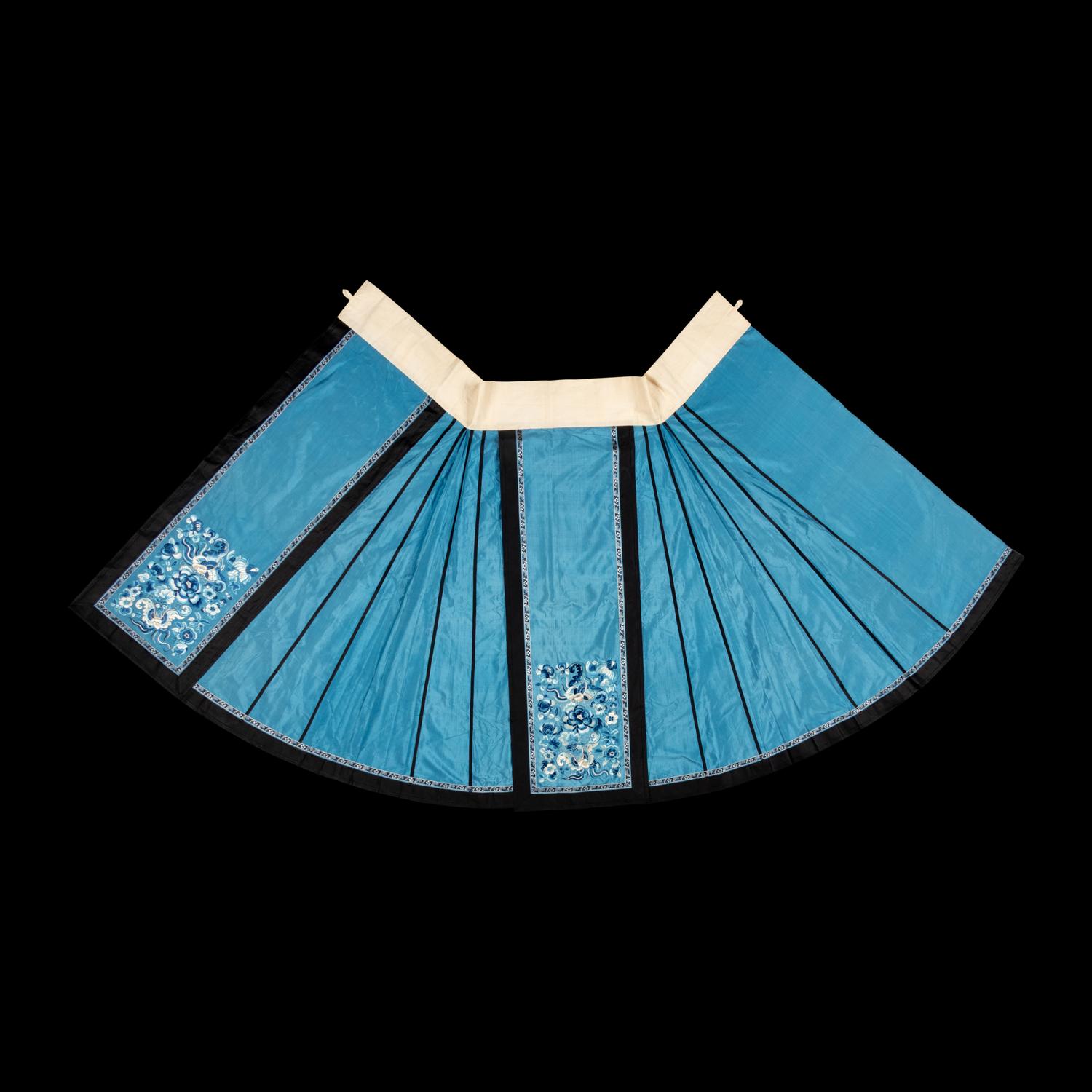 Two Chinese Embroidered Silk Skirts, 19th Century 清晚期 馬面裙兩件