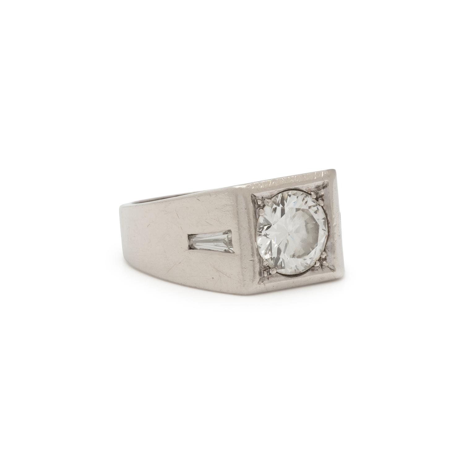 DIAMOND AND WHITE GOLD RING