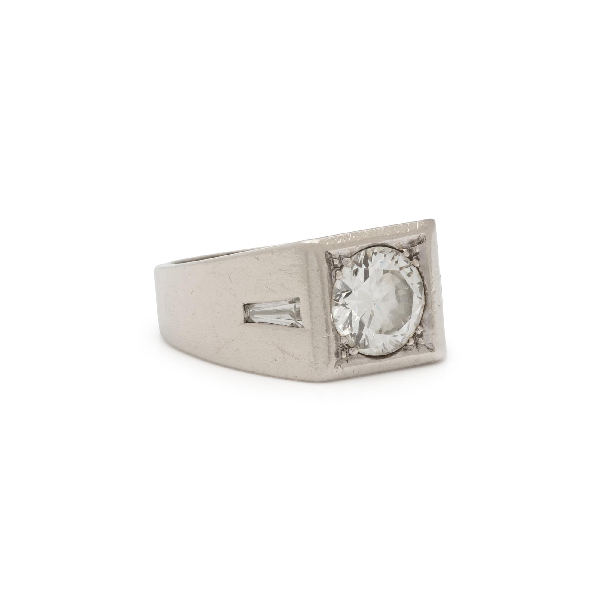 DIAMOND AND WHITE GOLD RING