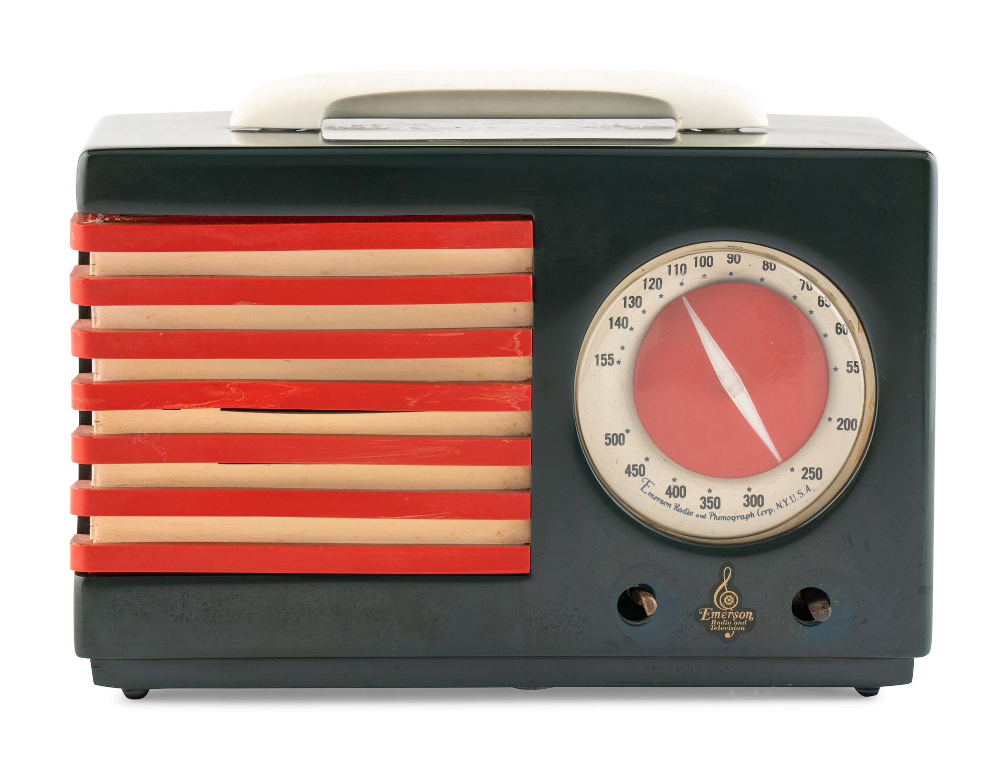 An Emerson Patriot Aristocrat 400 Radio