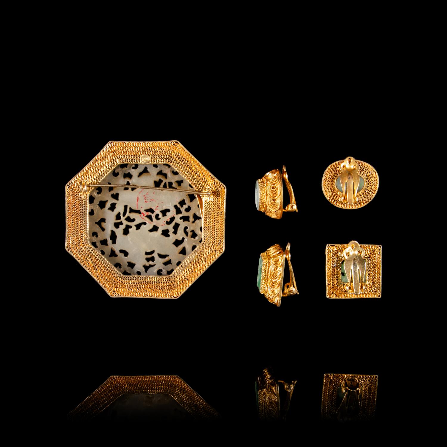 A Set of Jade and Jadite Inset Gold Filigree Jewelry, 20th Century