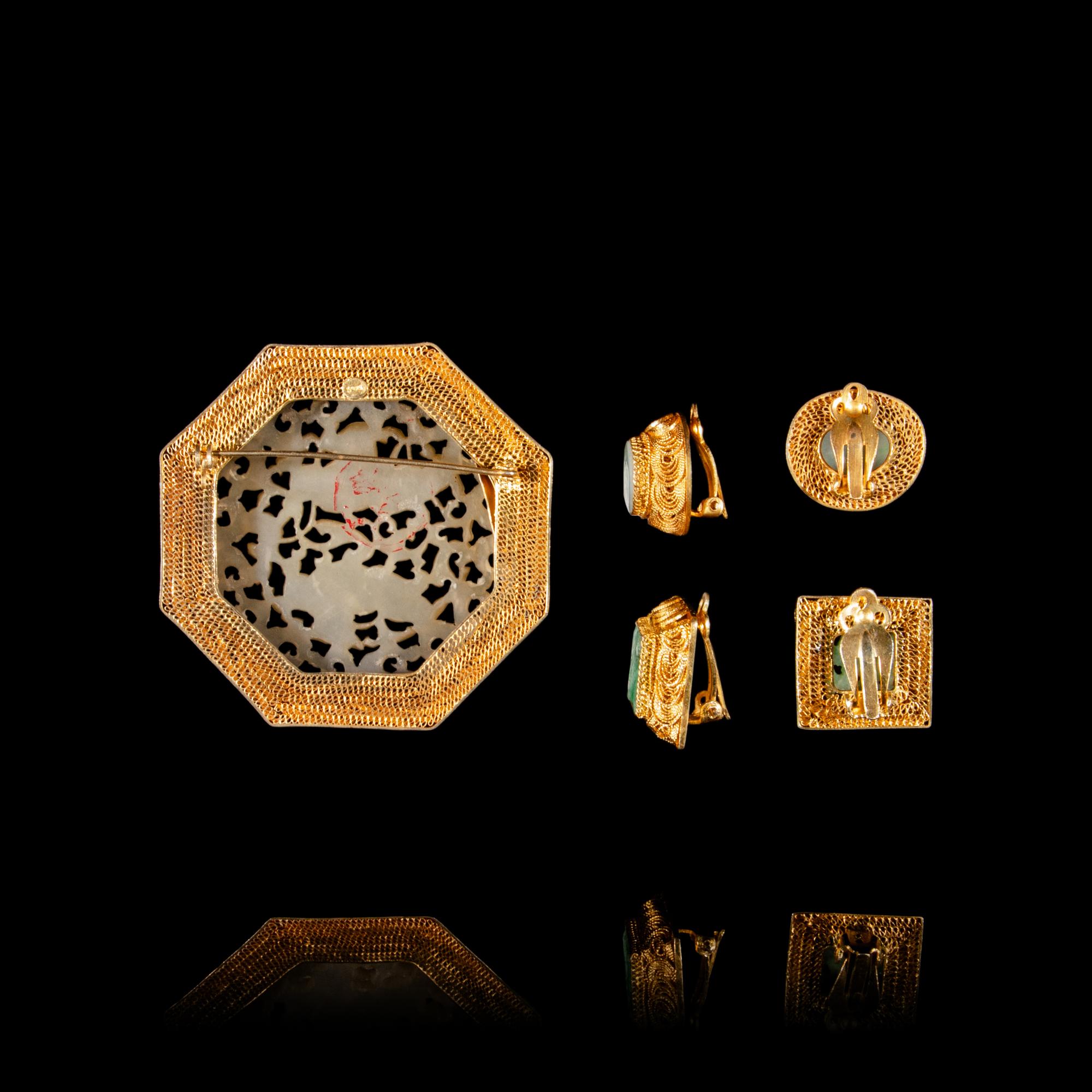 A Set of Jade and Jadite Inset Gold Filigree Jewelry, 20th Century