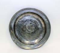 An American Pewter Charger Diameter 13 1/8 inches. — THOMAS DANFORTH II, MIDDLETOWN, CT, LAST QUARTER 18TH CENTURY