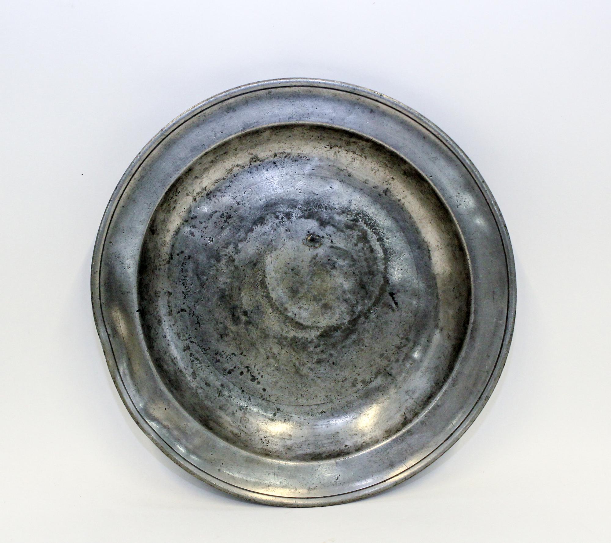 An American Pewter Charger Diameter 13 1/8 inches. — THOMAS DANFORTH II, MIDDLETOWN, CT, LAST QUARTER 18TH CENTURY