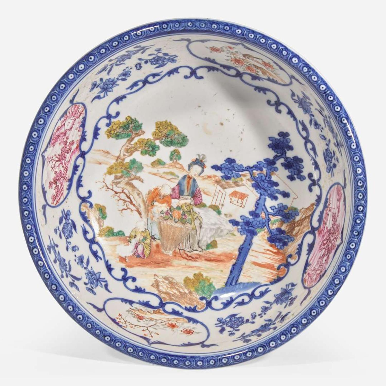 A Chinese underglaze blue and enameled porcelain basin 青花粉彩開光人物小盆 Late 18th century ?????