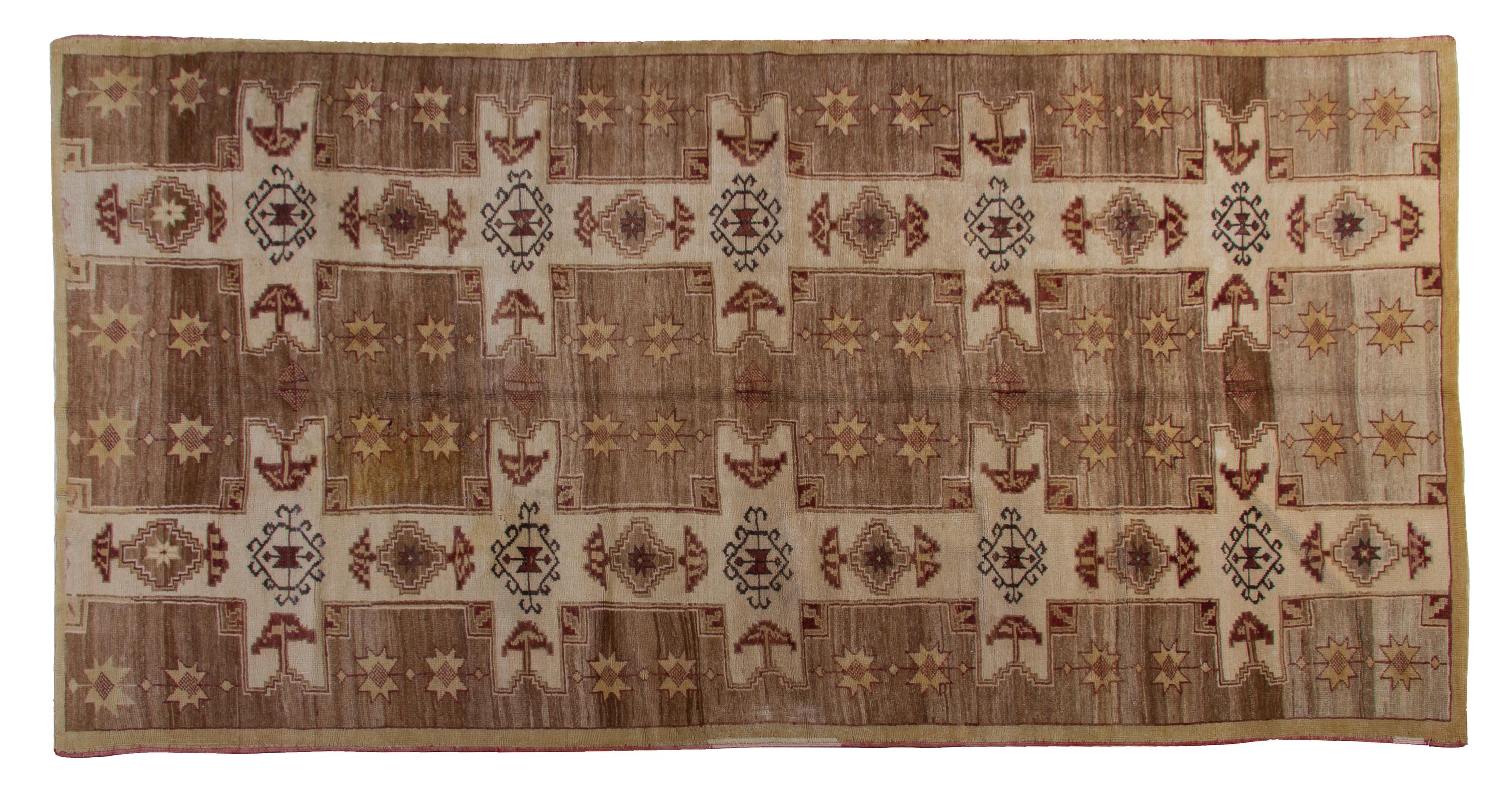 An Oushak Wool Rug, 10 feet 5 inches x 5 feet 6 inches.