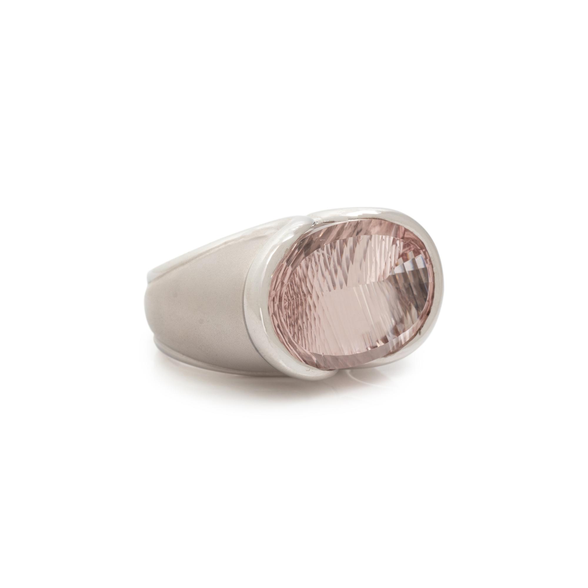 WHITE GOLD AND ROSE QUARTZ RING