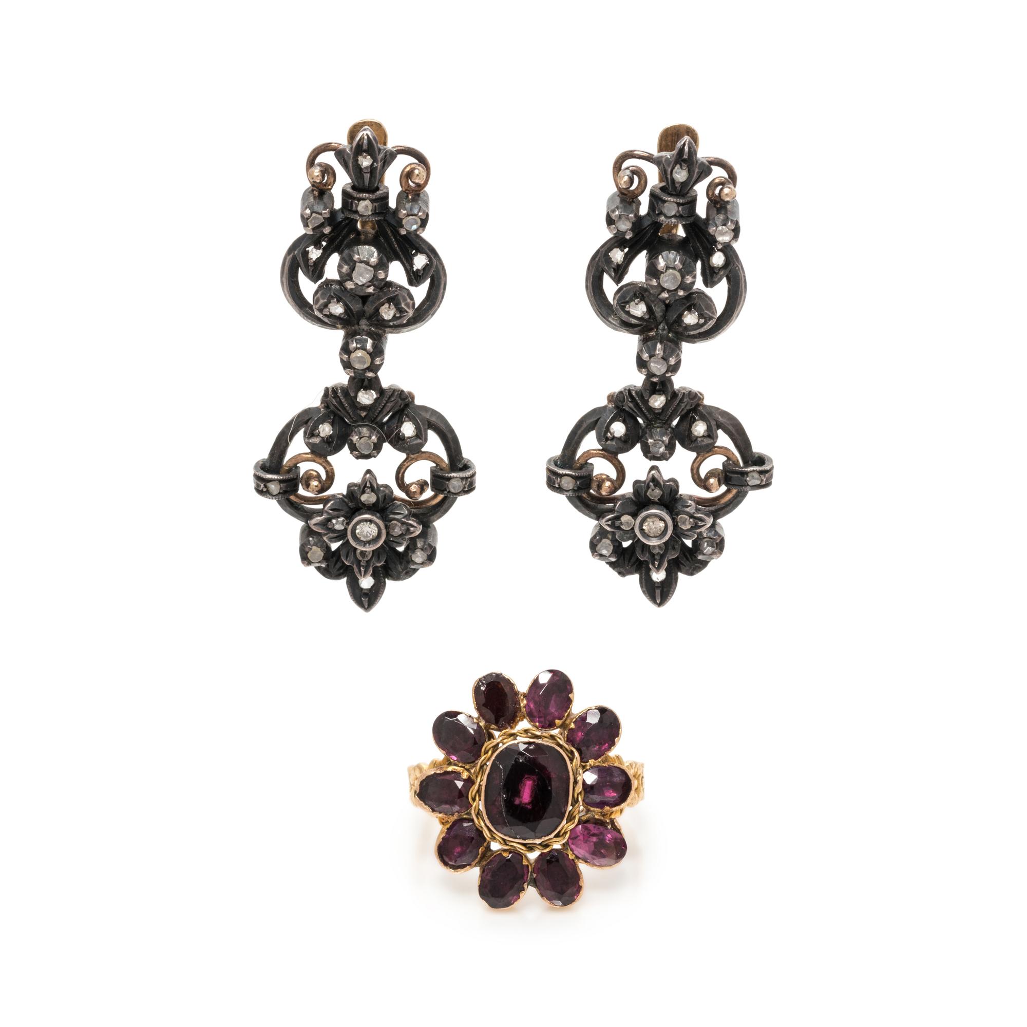 COLLECTION OF ANTIQUE JEWELRY
