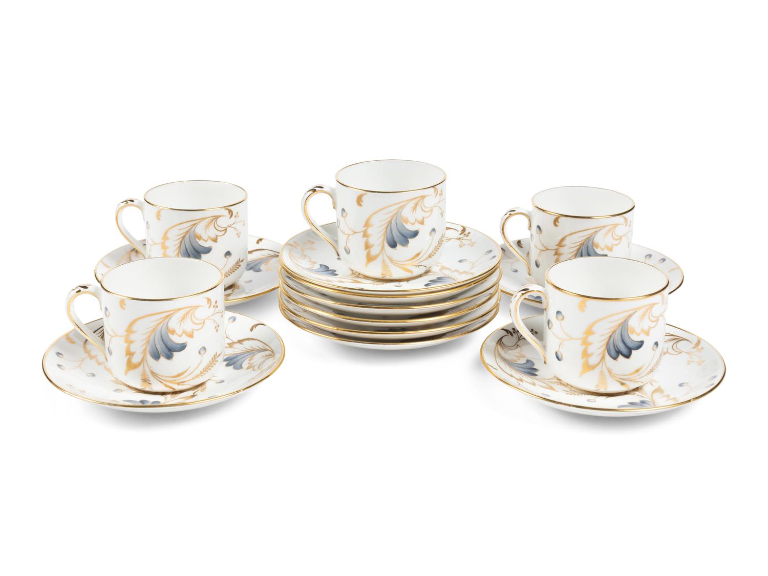 A Grosvenor and Copeland Spode Royce Porcelain Dinner Service