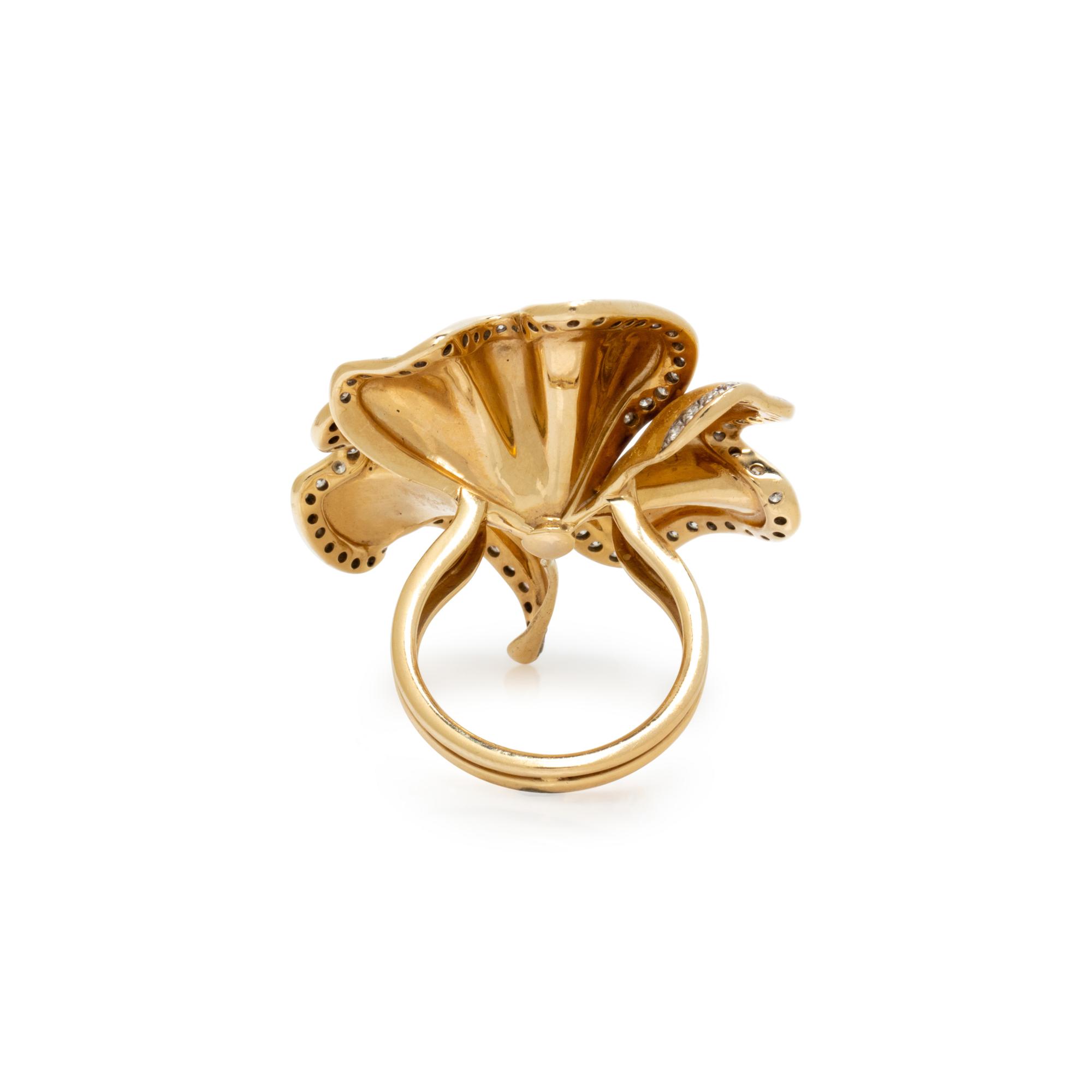 YELLOW GOLD AND DIAMOND FLOWER RING