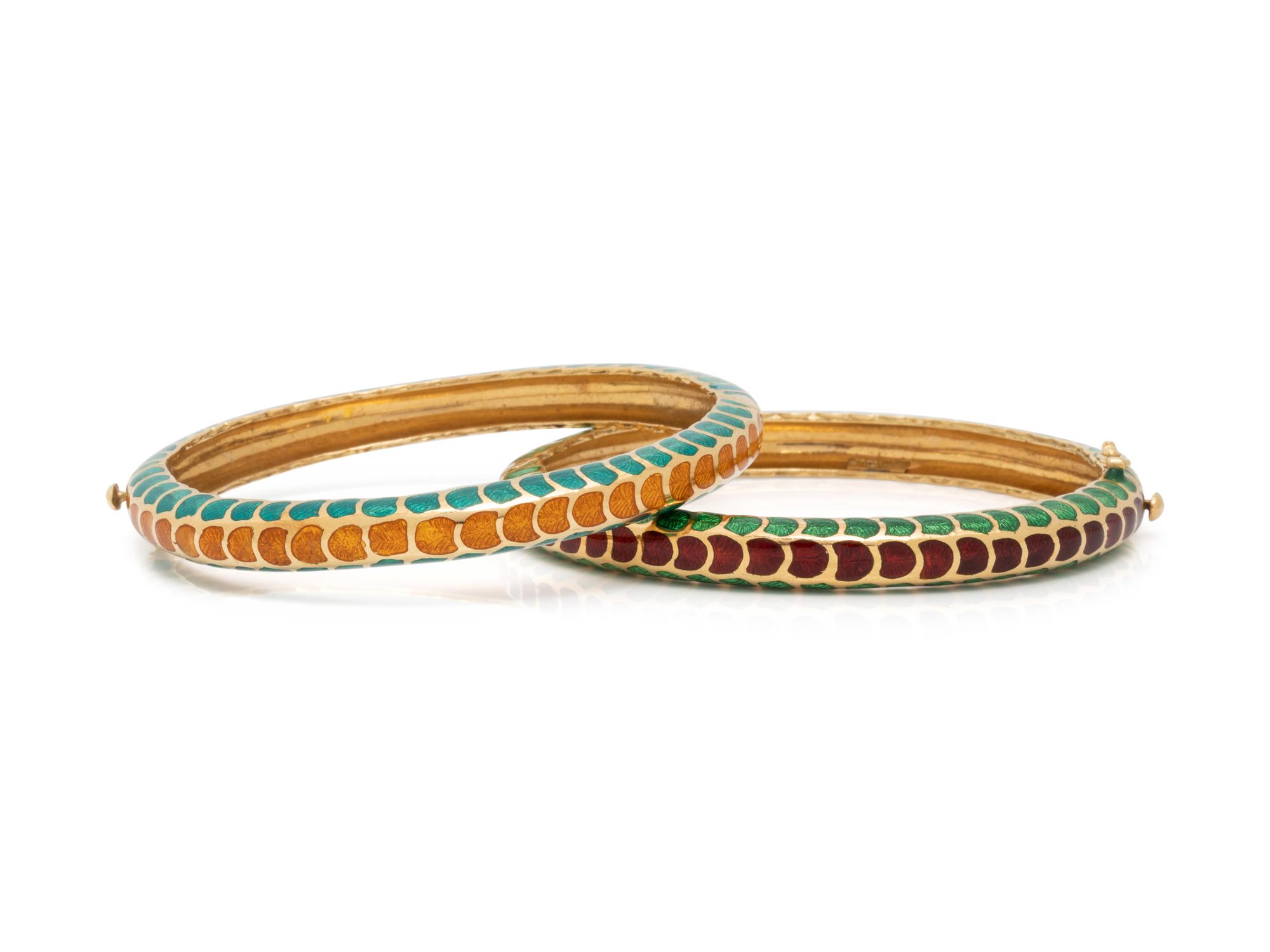 YELLOW GOLD AND ENAMEL BANGLE BRACELET SET