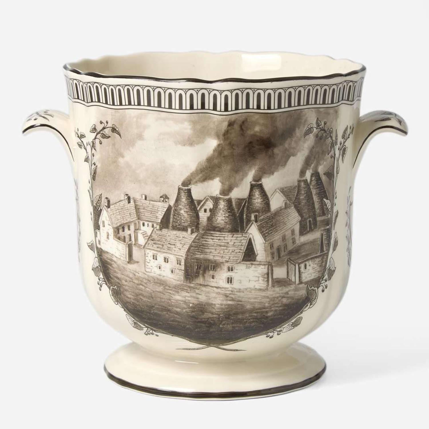 A Wedgwood Queensware Hand-Painted Ice Pail UK, 1990s