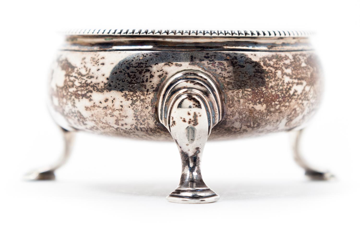 A George III Silver Salt Cellar, David Hennell I & Robert Hennell I, London, 1771, raised on pad feet and monogrammed R.I.A.