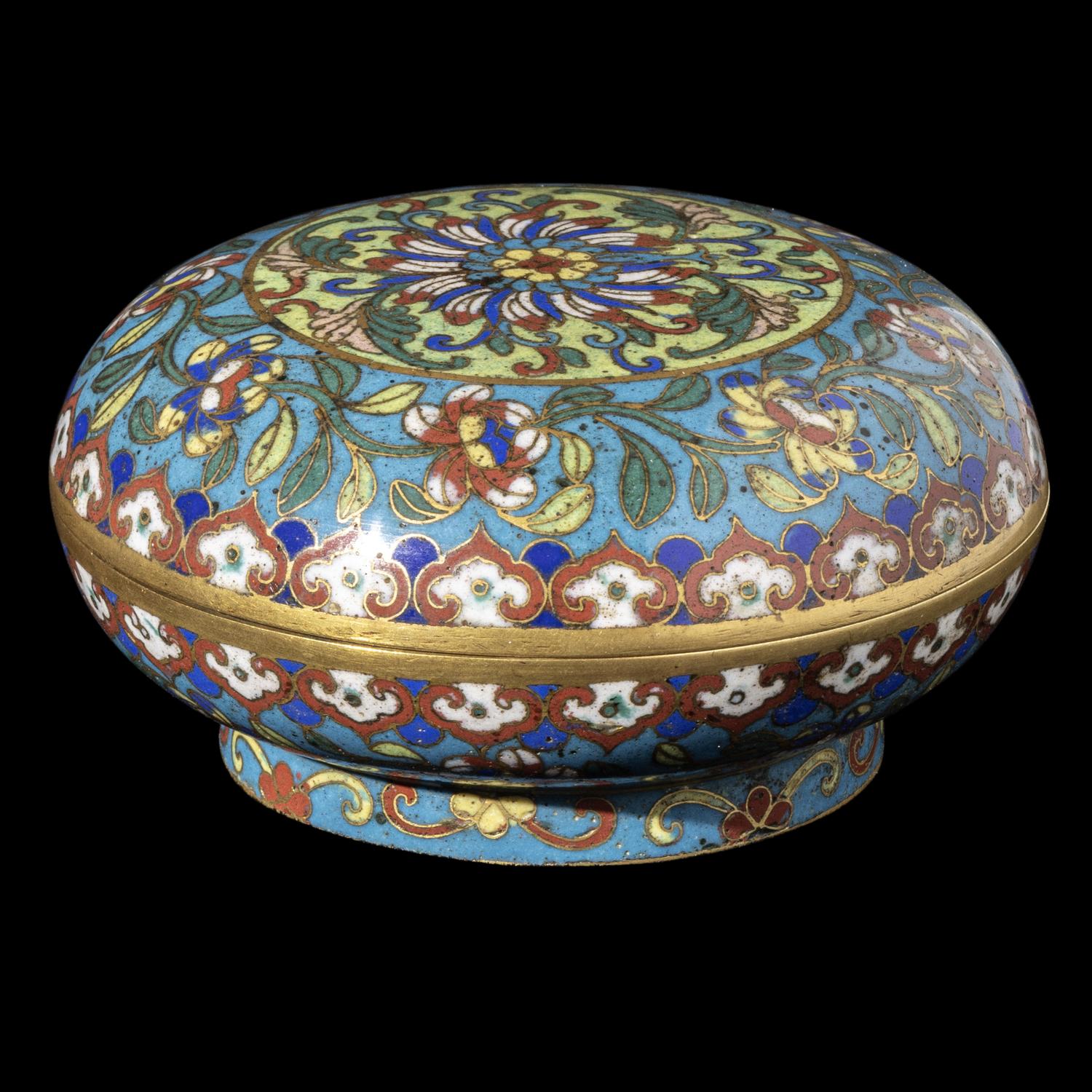 A Chinese Cloisonn é Enamel Covered Box