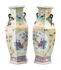 A Pair of Chinese Export Porcelain Vases