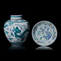 A Chinese Doucai Decorated Dish and a "Dragon" Jar and Cover 斗彩壽桃紋盤及綠釉龍紋蓋罐各一