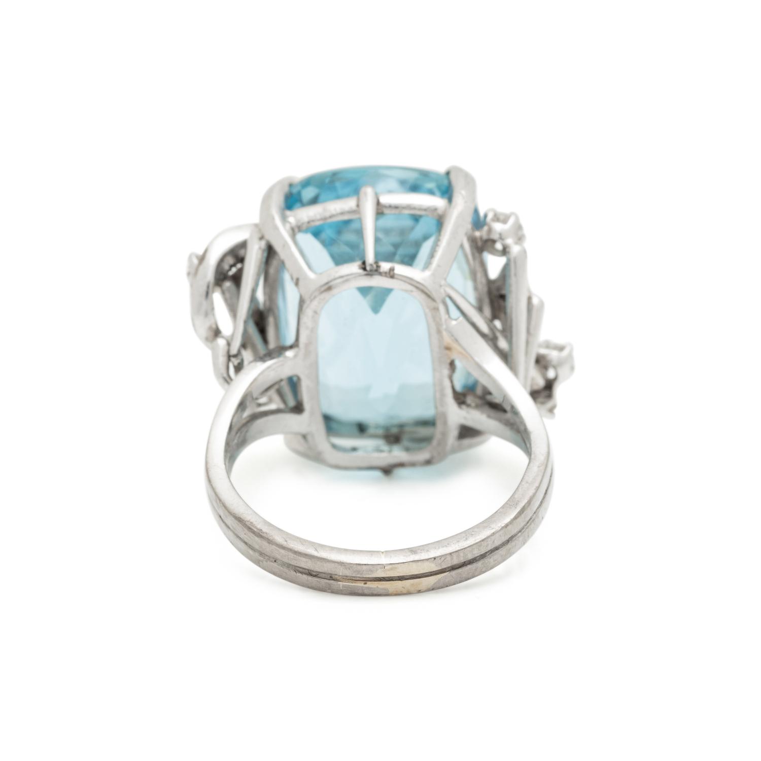 AQUAMARINE AND DIAMOND RING