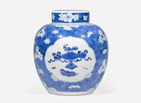 A Chinese blue and white "Hundred Antiques" jar and cover, Qing dynasty 青花博古紋蓋罐 清