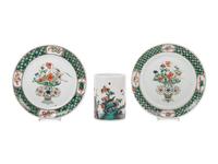 A Pair of Chinese Export Famille Verte Porcelain Plates and A Famille Verte Brushpot