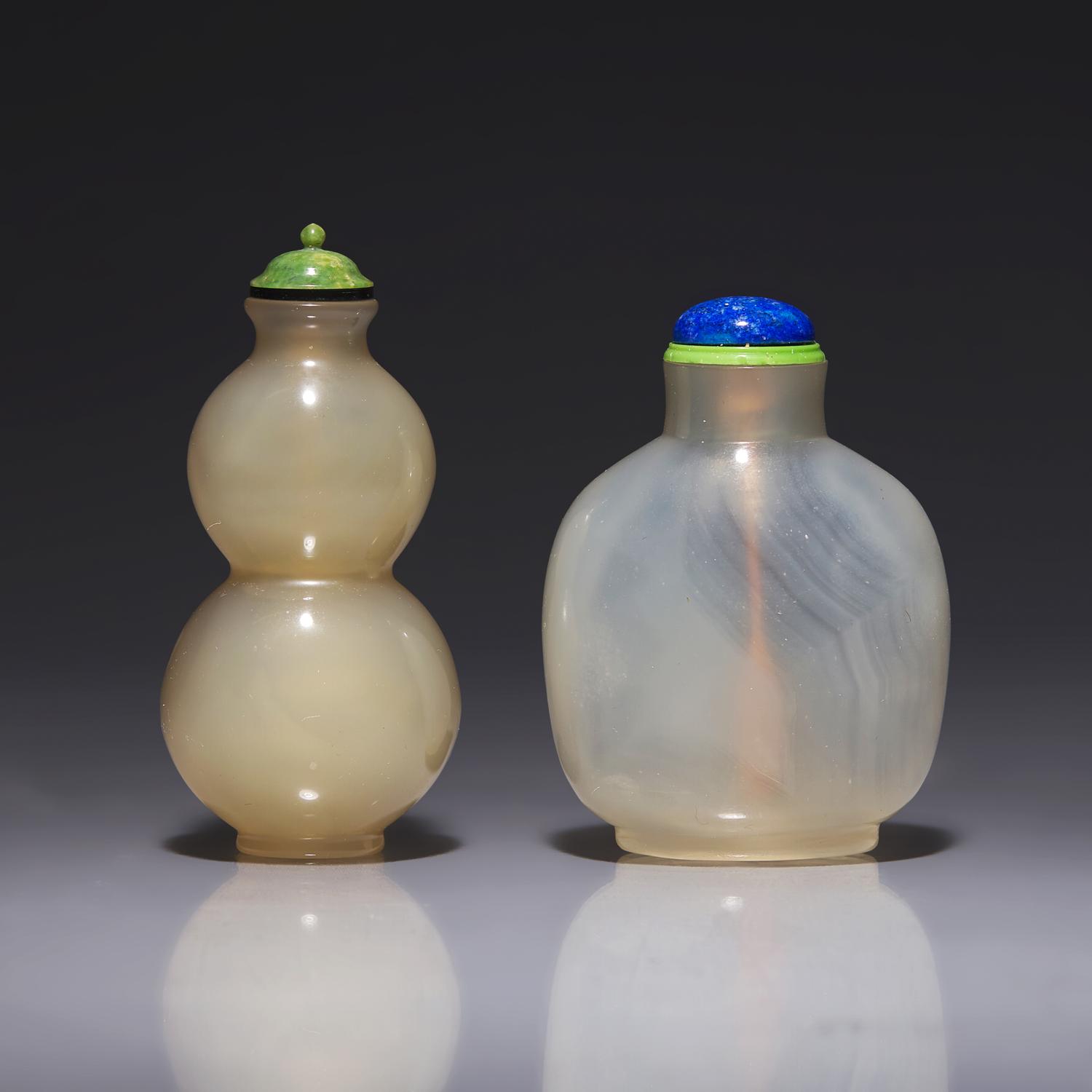 Two Chinese Agate Snuff Bottles 瑪瑙鼻烟壺兩支