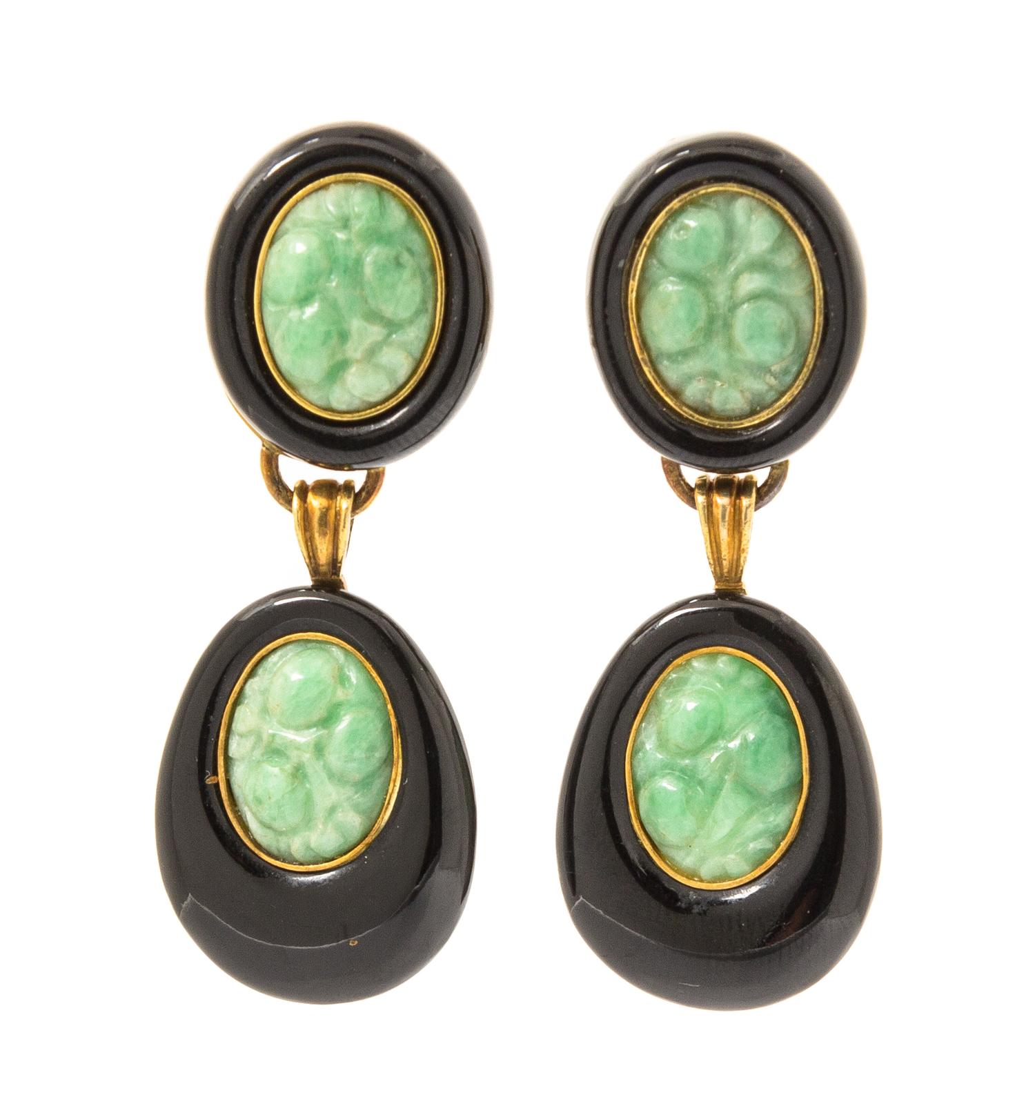 A Pair of 18 Karat Yellow Gold, Jade and Onyx Pendant Earclips, Trio, 22.80 dwts.
