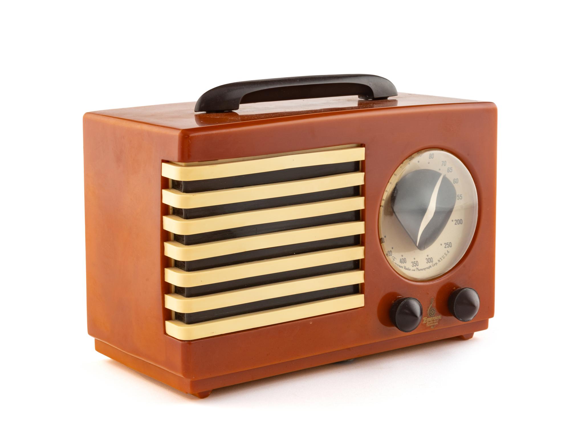 An Emerson Patriot Aristocrat 400 Radio