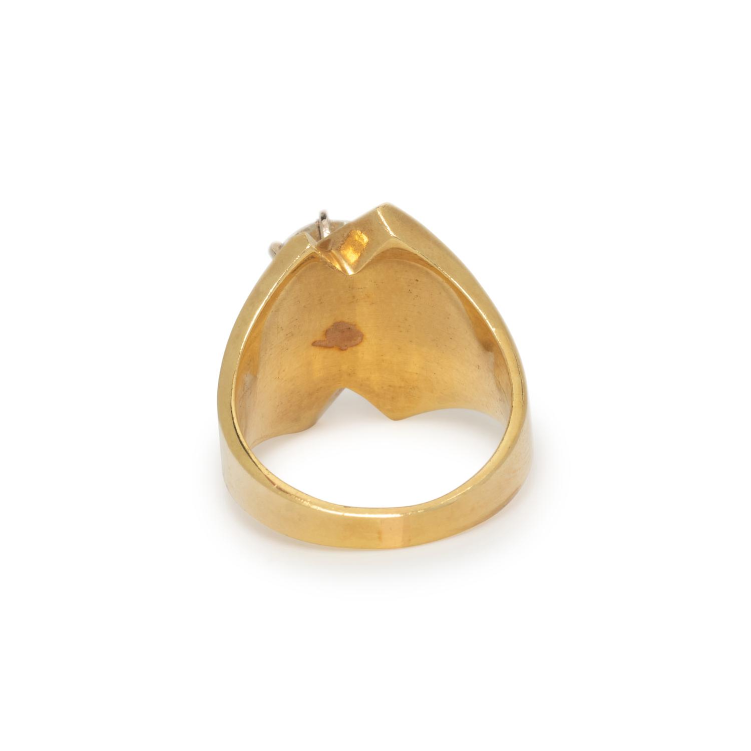 DIAMOND AND YELLOW GOLD RING