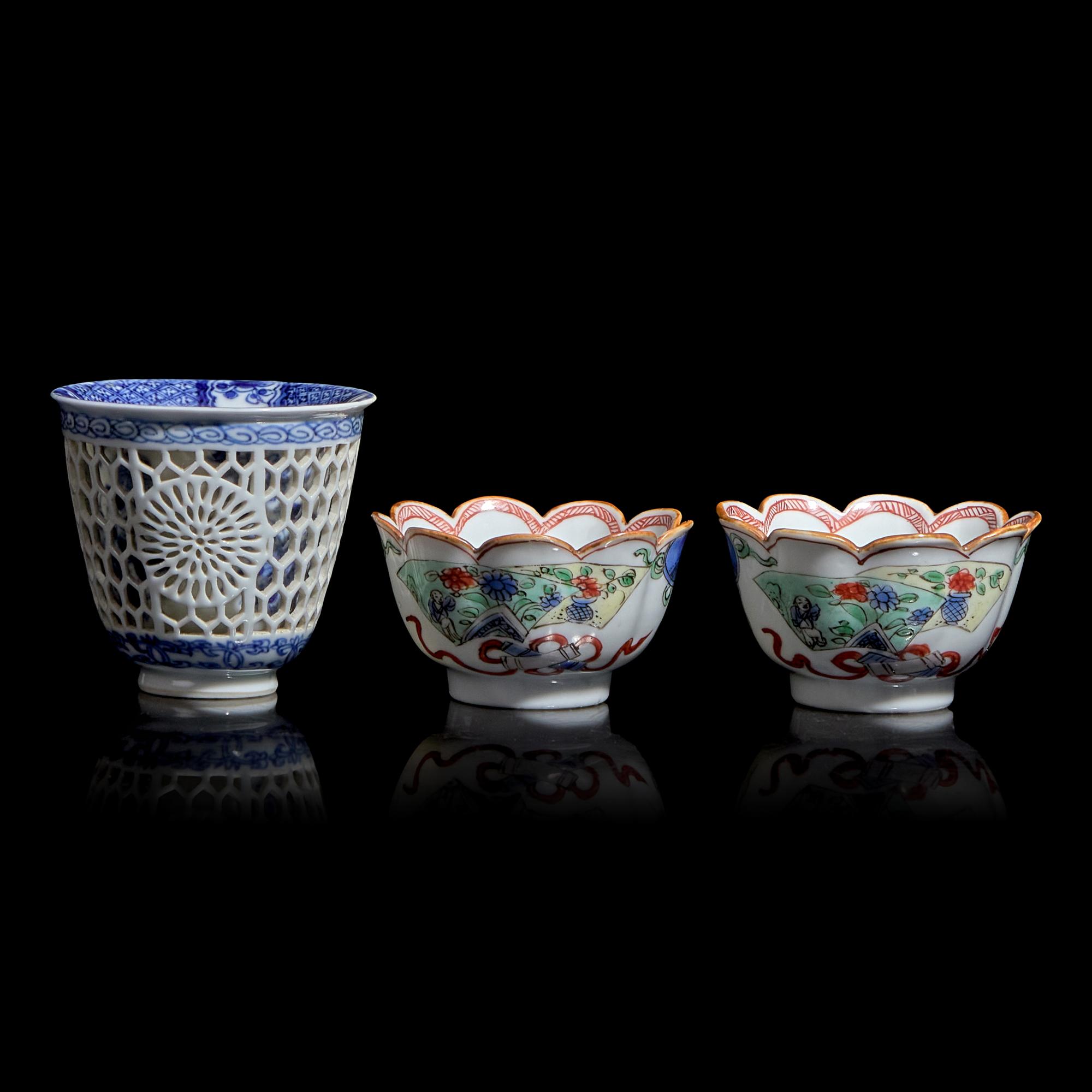 A Chinese Reticulated Blue and White Porcelain Wine Cup and Two Famille Verte Tea Bowls with Saucers, Kangxi Period 清康熙 青花酒杯及粉彩茶具一組