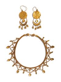 An Etruscan Revival Gold Fringe Necklace with a Pair of Etruscan Revival Gold Earrings