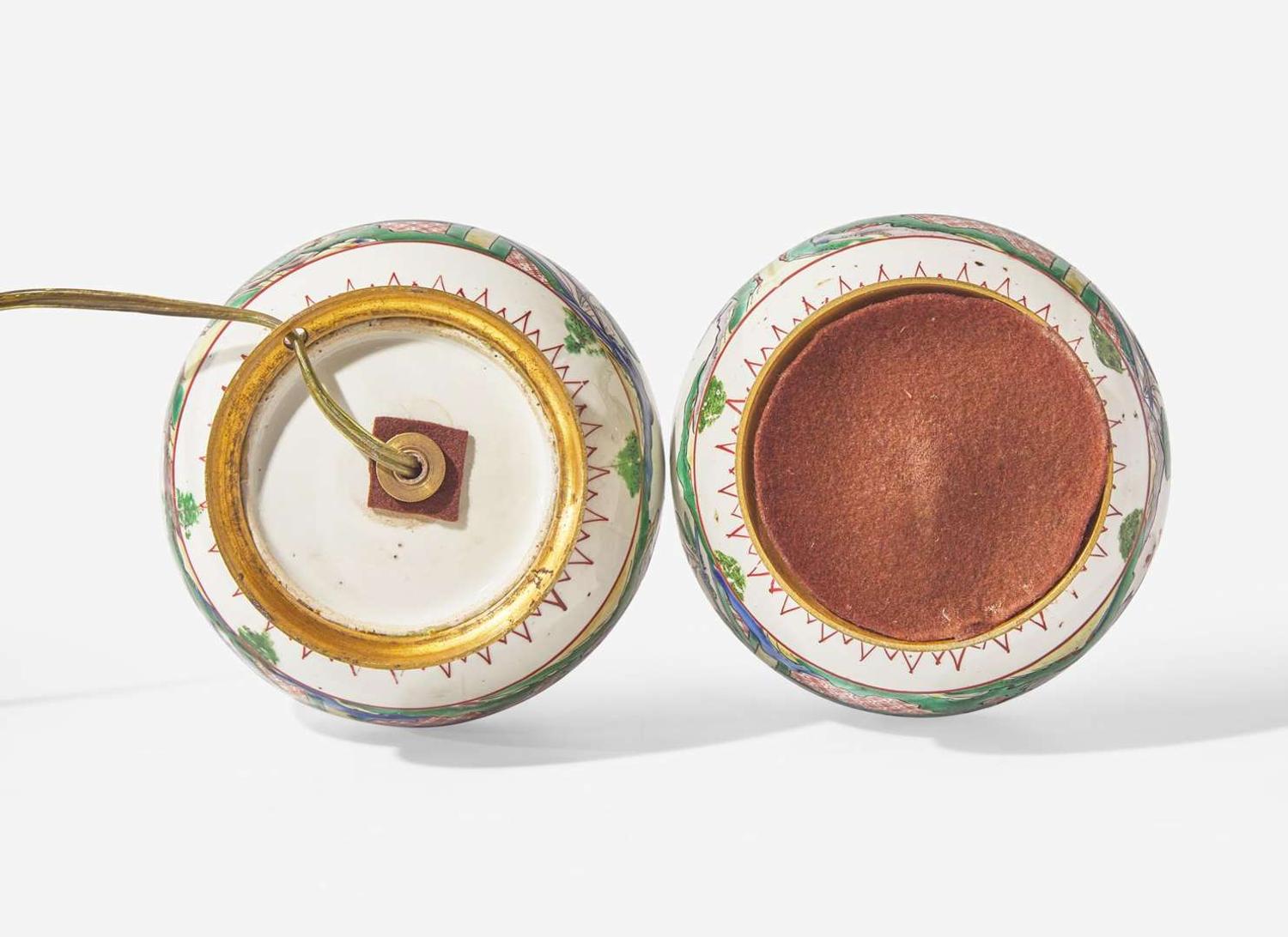 A pair of Japanese Kakiemon palate vases, early 18th century 日本花樽改制檯燈一對 十八世紀初