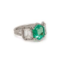 COLOMBIAN EMERALD AND DIAMOND RING