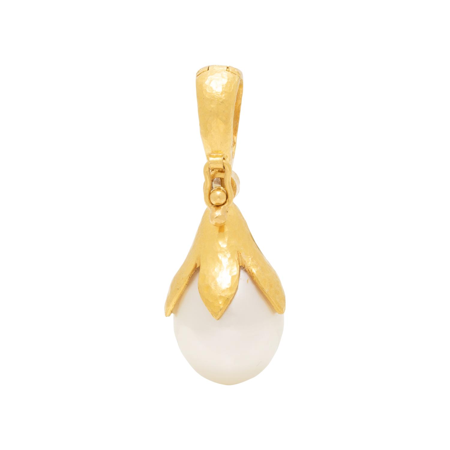 ELIZABETH LOCKE, YELLOW GOLD, DIAMOND AND CULTURED PEARL PENDANT
