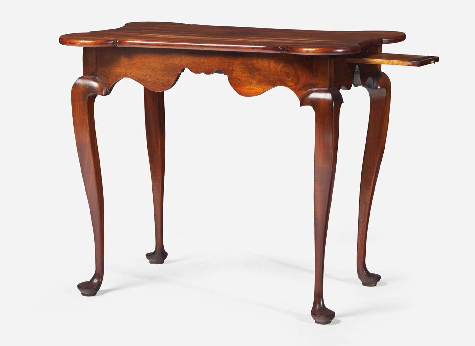 A Queen Anne style mahogany porringer-top tea table, probably 20th century