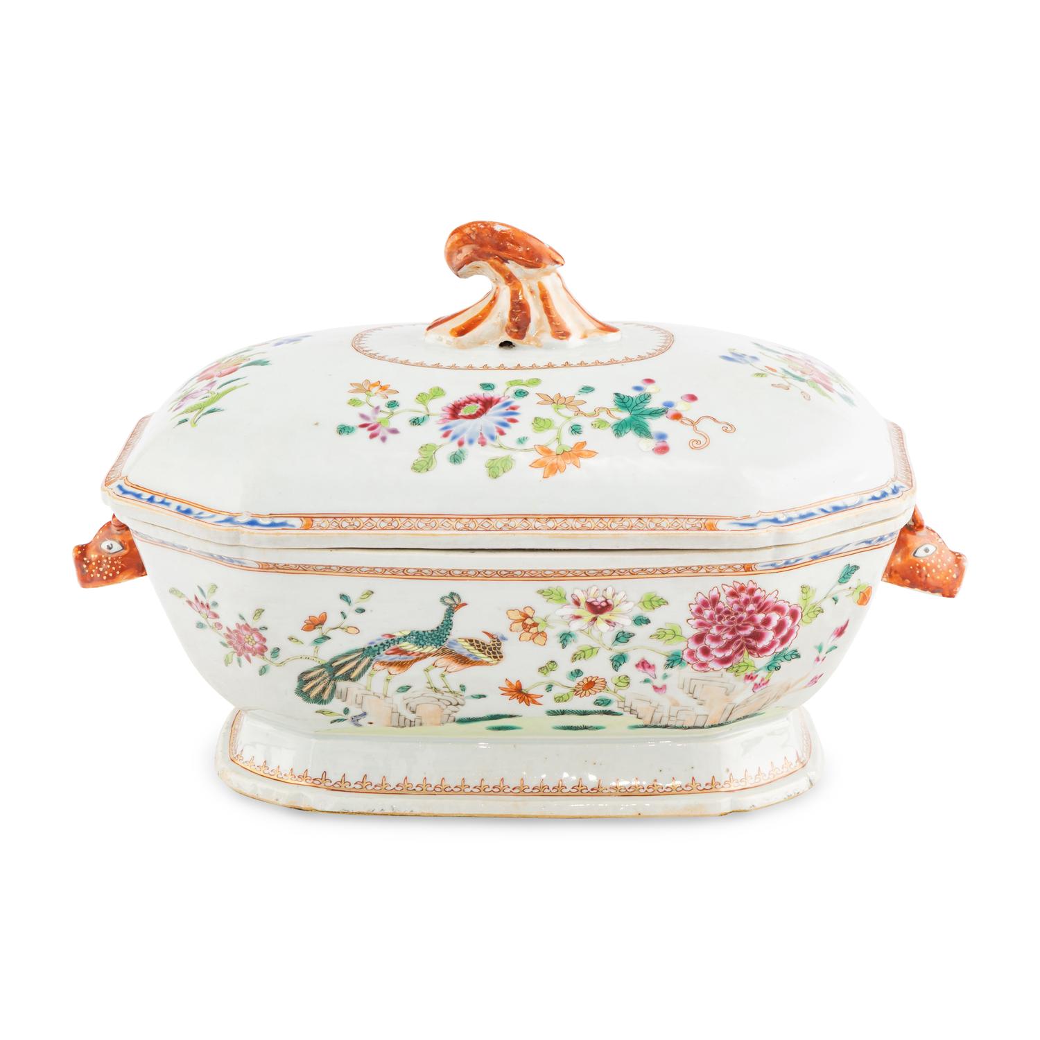 A Chinese Export Porcelain Covered Tureen