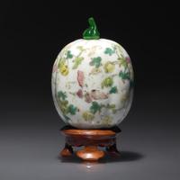 A Chinese Molded and Enameled Porcelain "Melon" Snuff Bottle, Qing Dynasty, 19th century — 清晚期 粉彩瓜瓞綿綿鼻煙壺