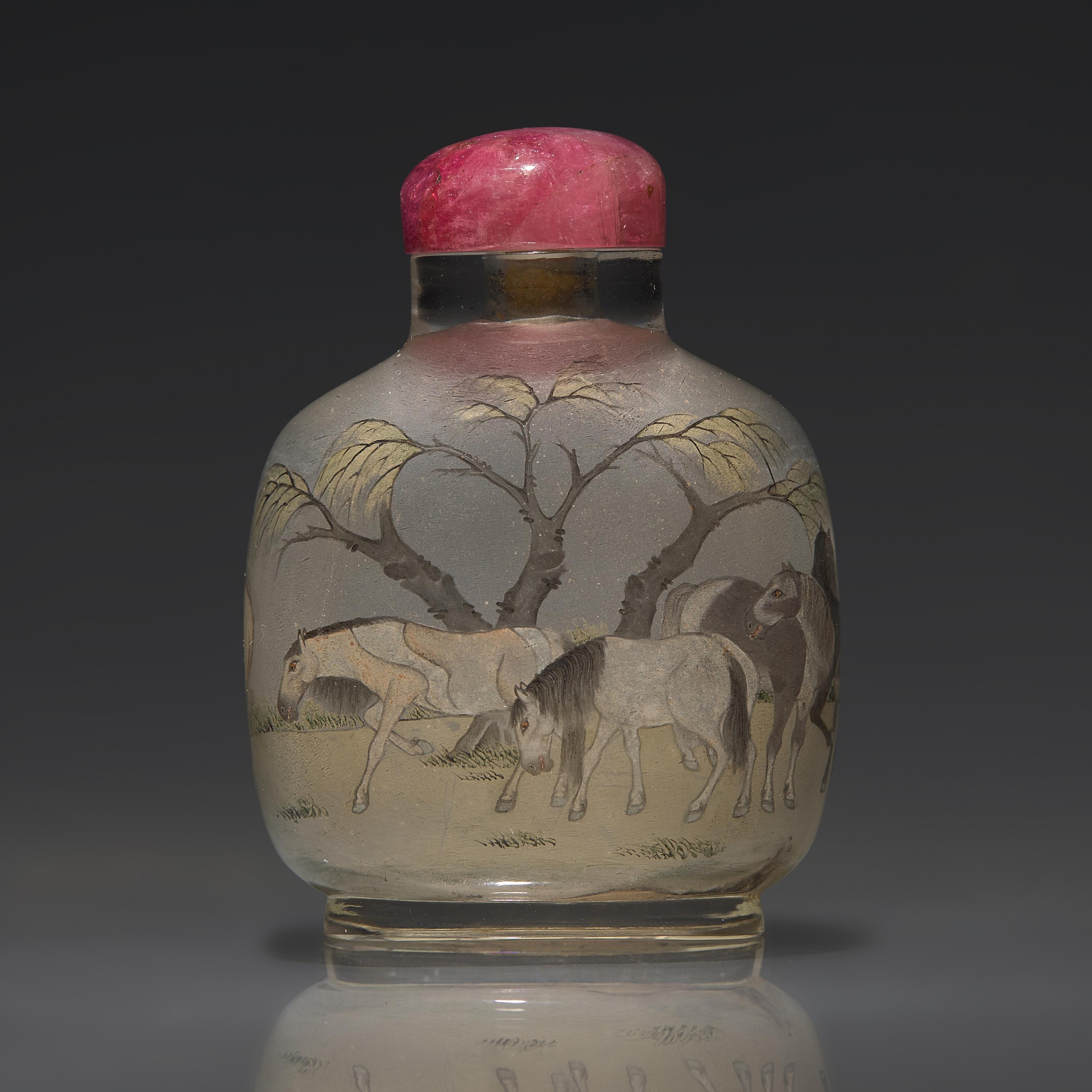 A Chinese Interior-Painted Glass "Horses of Mu Wang" Snuff Bottle, Ye Zhongsan, 1898 — 1898年 葉仲三作玻璃內畫穆王八駿圖鼻煙壺