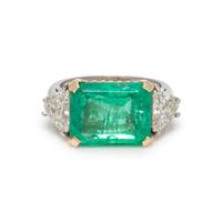 EMERALD AND DIAMOND RING