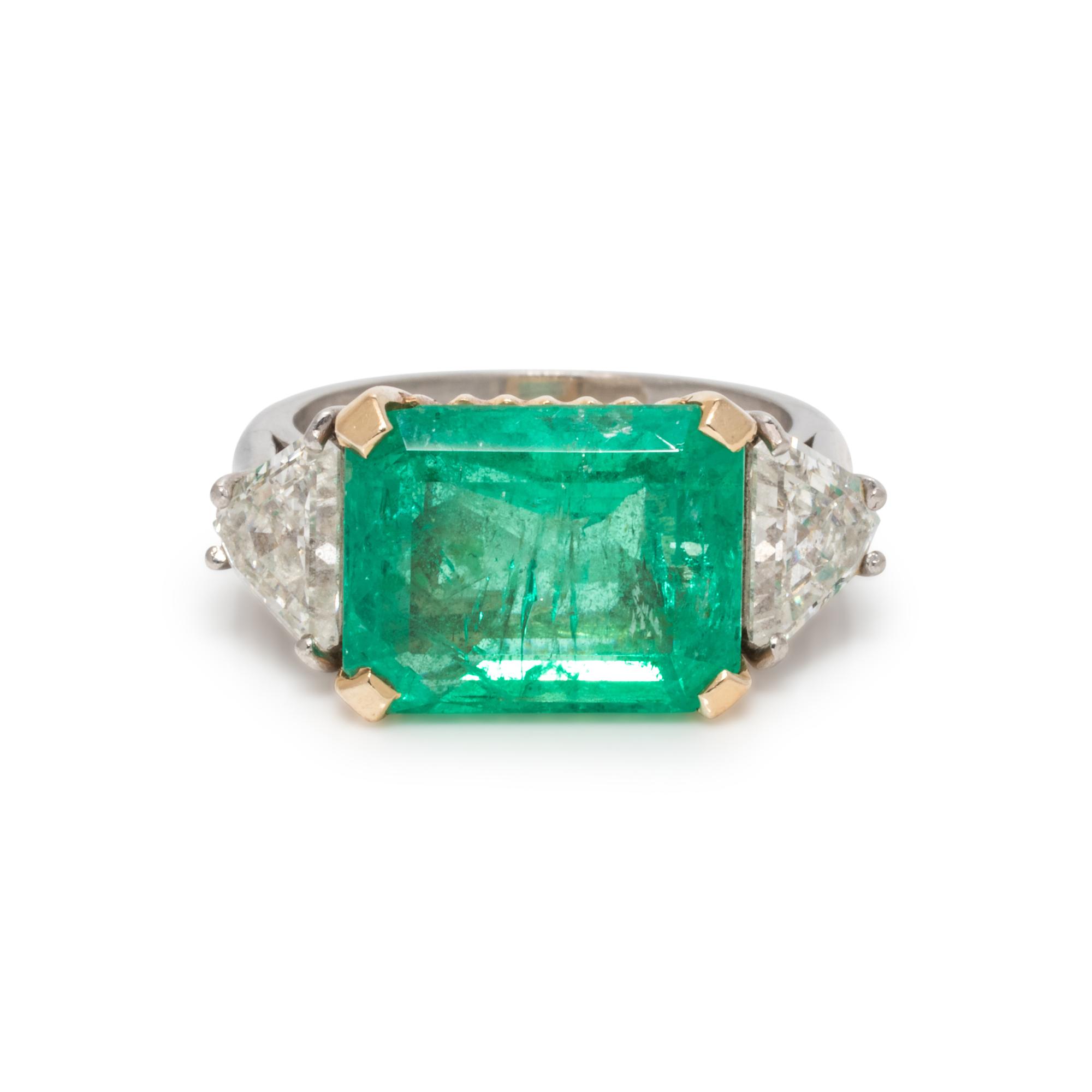 EMERALD AND DIAMOND RING