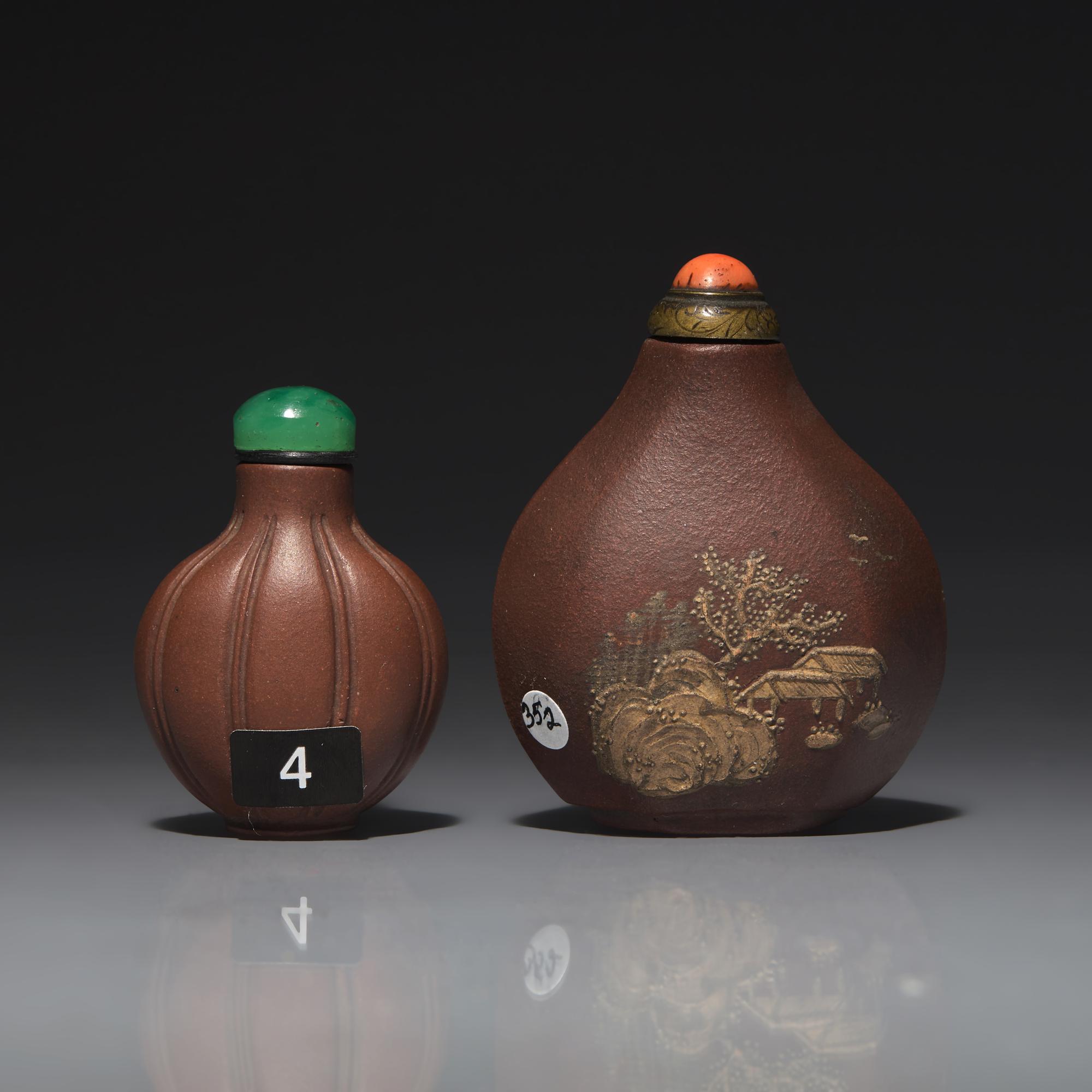 Two Chinese Yixing Stoneware Snuff Bottles, 18th-19th Century 清晚期 紫砂鼻烟壺兩支