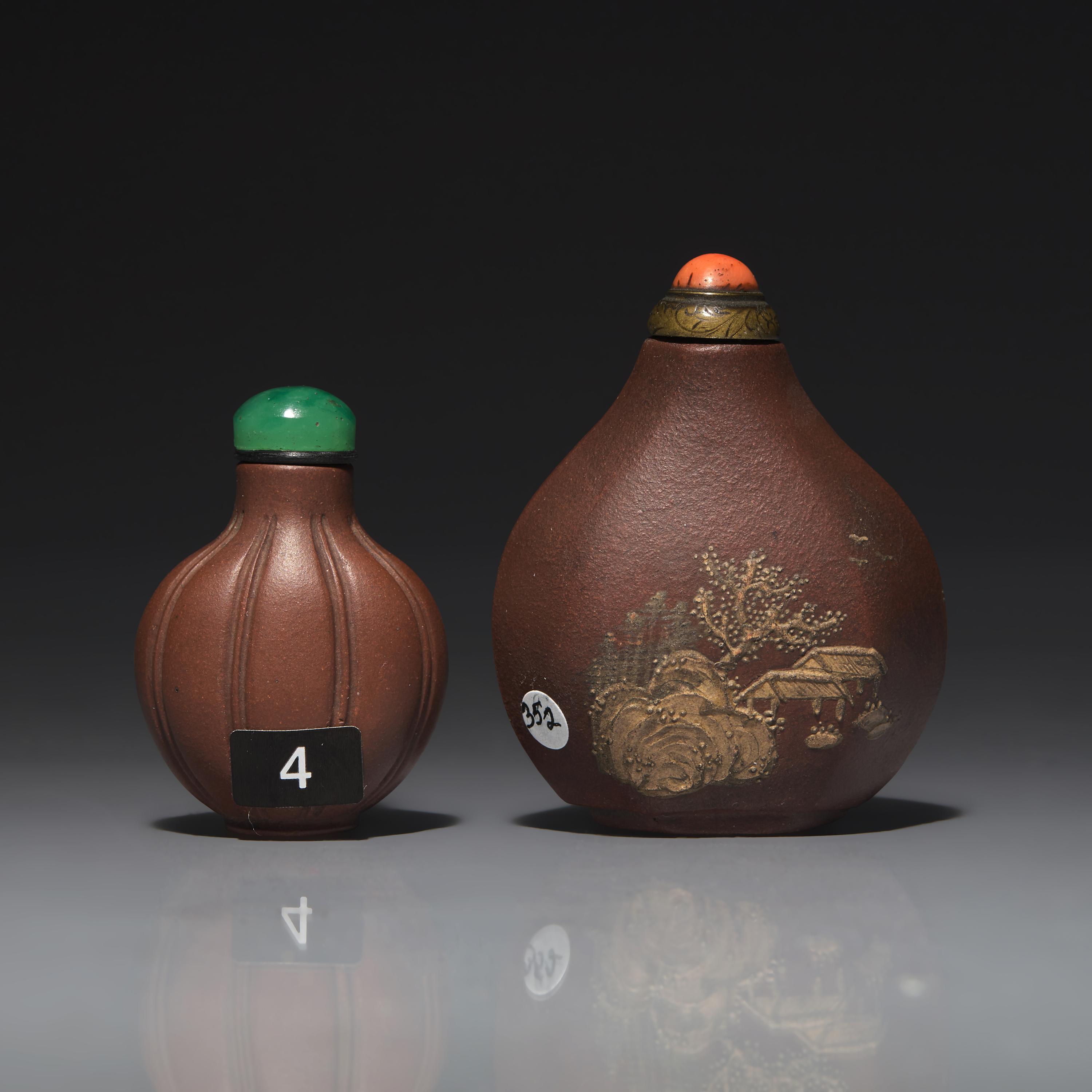 Two Chinese Yixing Stoneware Snuff Bottles, 18th-19th Century 清晚期 紫砂鼻烟壺兩支