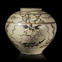 A Chinese Cizhou Style Slip Decorated Jar — 磁州窯花卉紋大罐