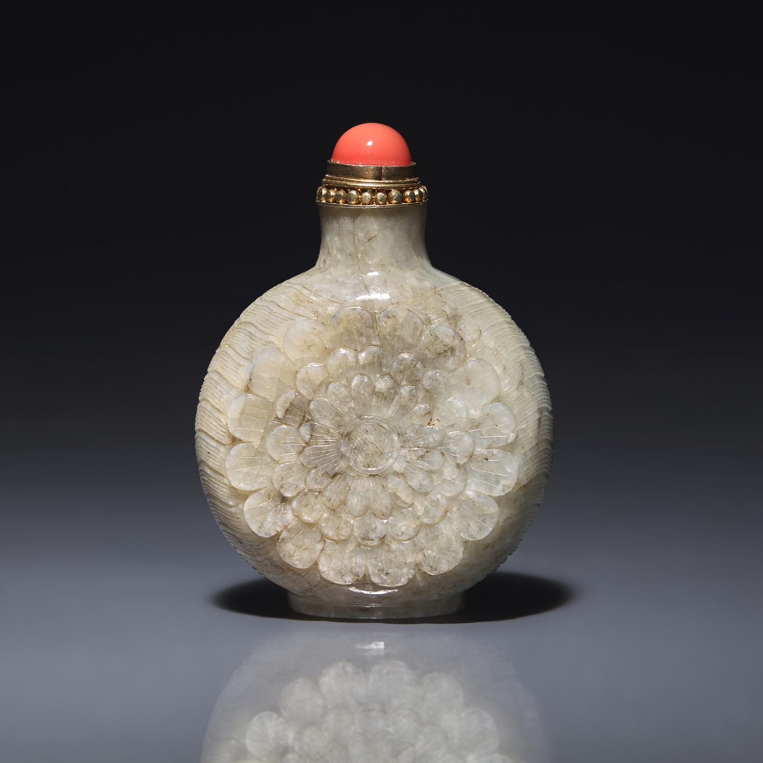 A Chinese Floral-Carved Greyish-Beige Jade Snuff Bottle 灰白玉雕花鼻烟壺