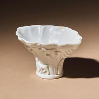 A Chinese Blanc-de-Chine Porcelain Libation Cup, 17th-Early 18th Century — 清早期 德化白瓷貼塑鹿鶴同春杯