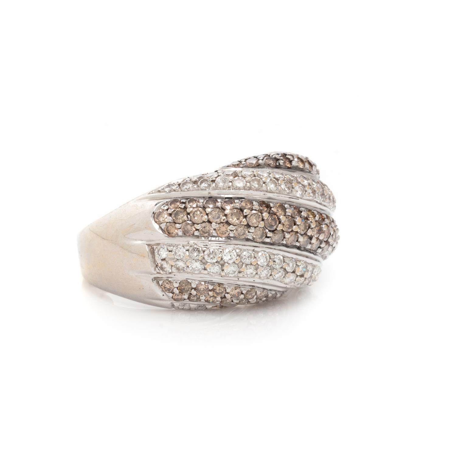 WHITE GOLD, DIAMOND AND COLORED DIAMOND RING