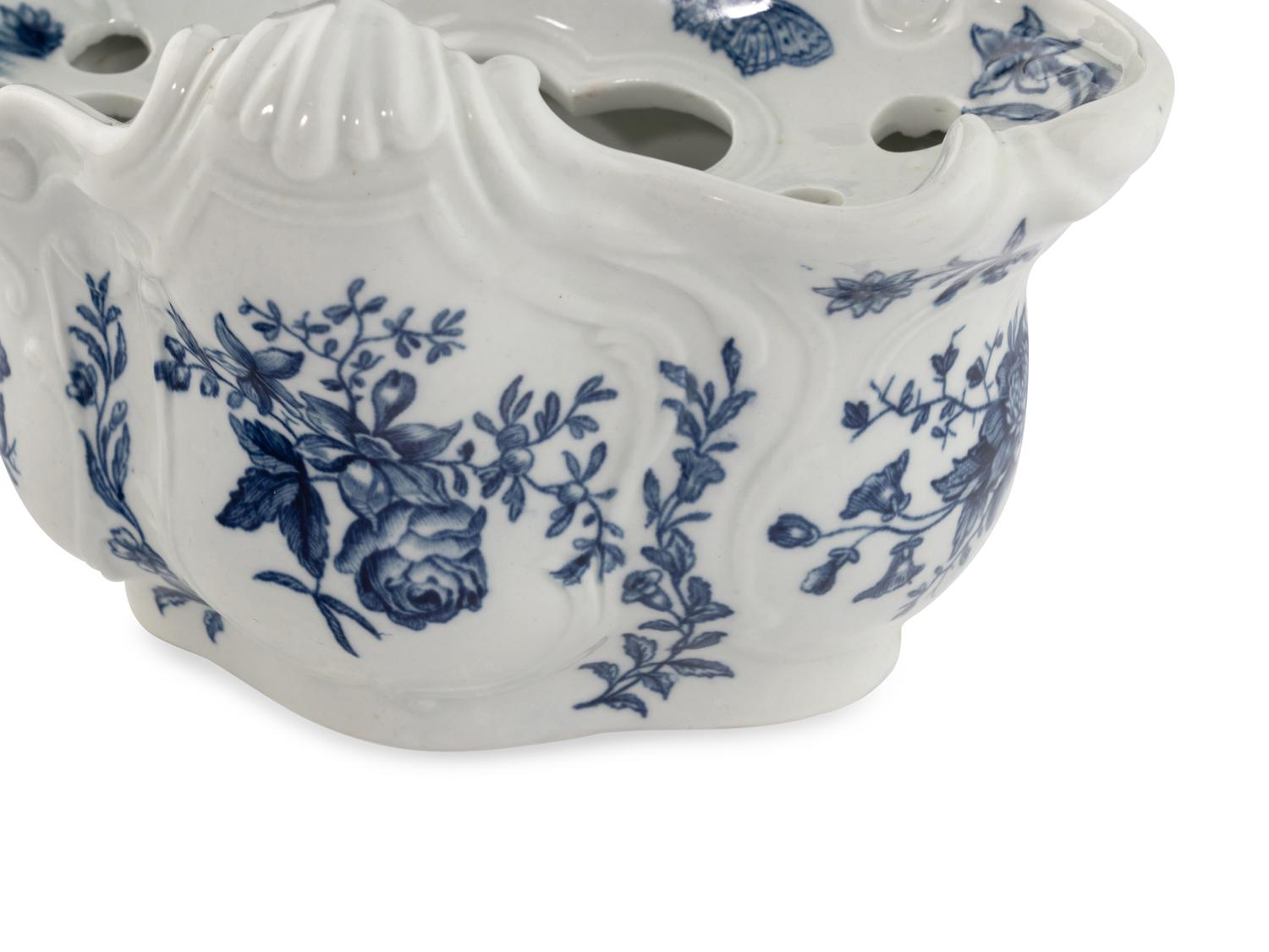 Two Worcester Porcelain Articles
