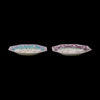 A Matched Pair of Chinese Export Famille Rose Porcelain Octagonal Dishes, Yongzheng-Early Qianlong Period 清雍正-乾隆 外銷粉彩人物八方盤兩件