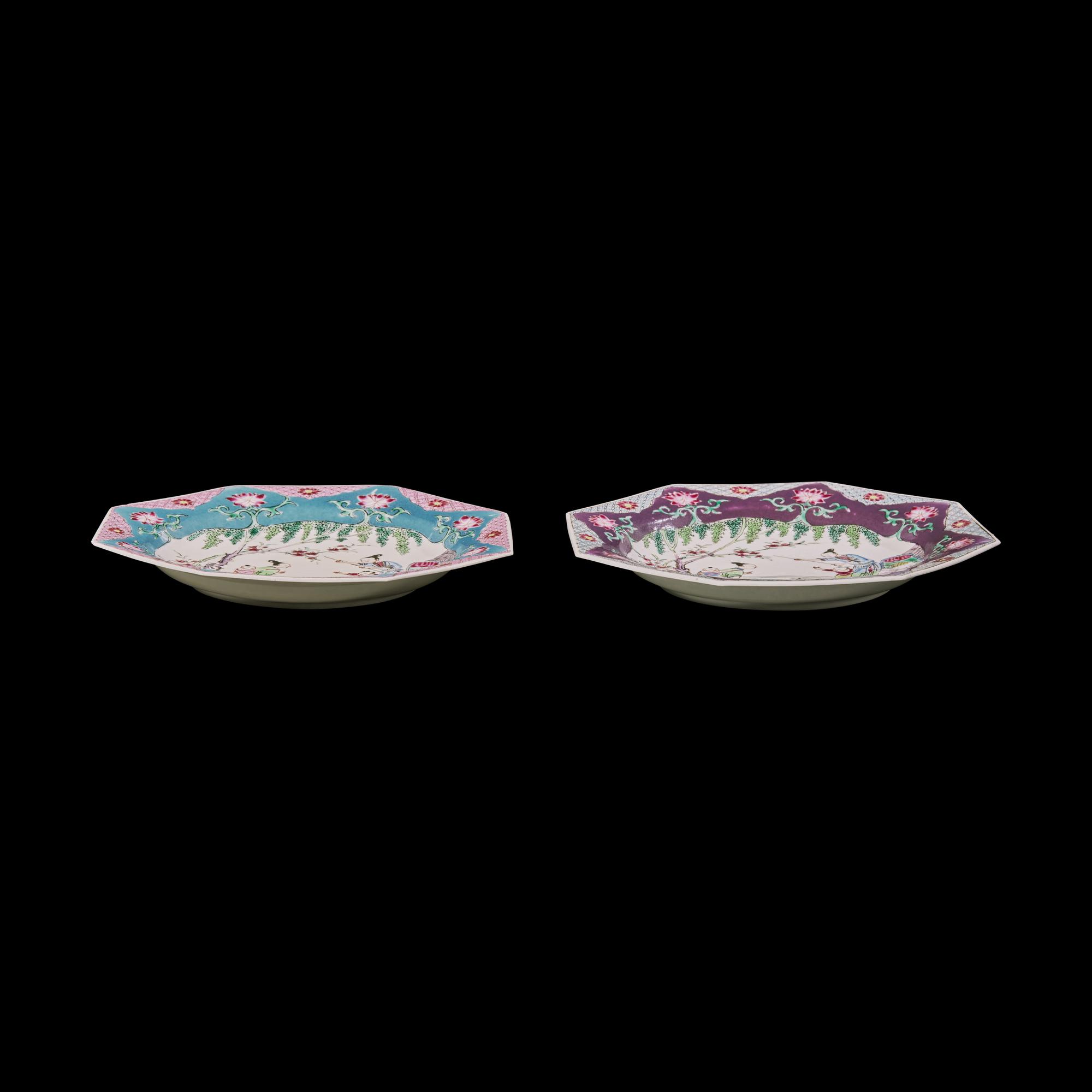 A Matched Pair of Chinese Export Famille Rose Porcelain Octagonal Dishes, Yongzheng-Early Qianlong Period 清雍正-乾隆 外銷粉彩人物八方盤兩件